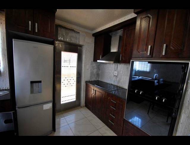 3 BEDROOM HOUSE FOR SALE IN DAWN PARK